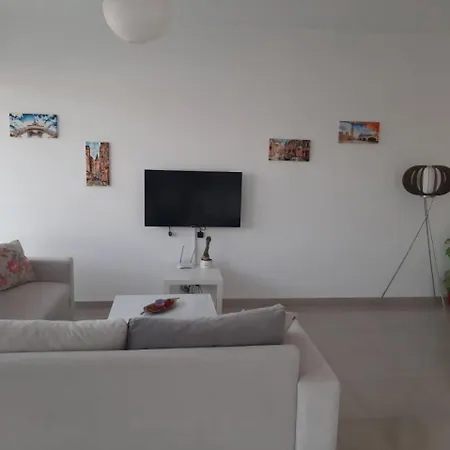 Apartment Fivefingers