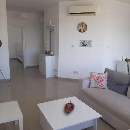Fivefingers Apartment *